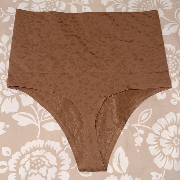 Victoria's Secret
High-Waist Seamless Thong Panty - Picture 3 of 4